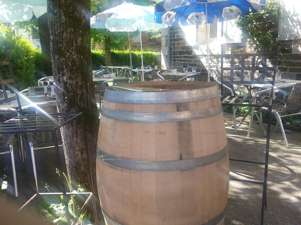 Les Chambres Du Cheval Blanc Allassac Exterior foto