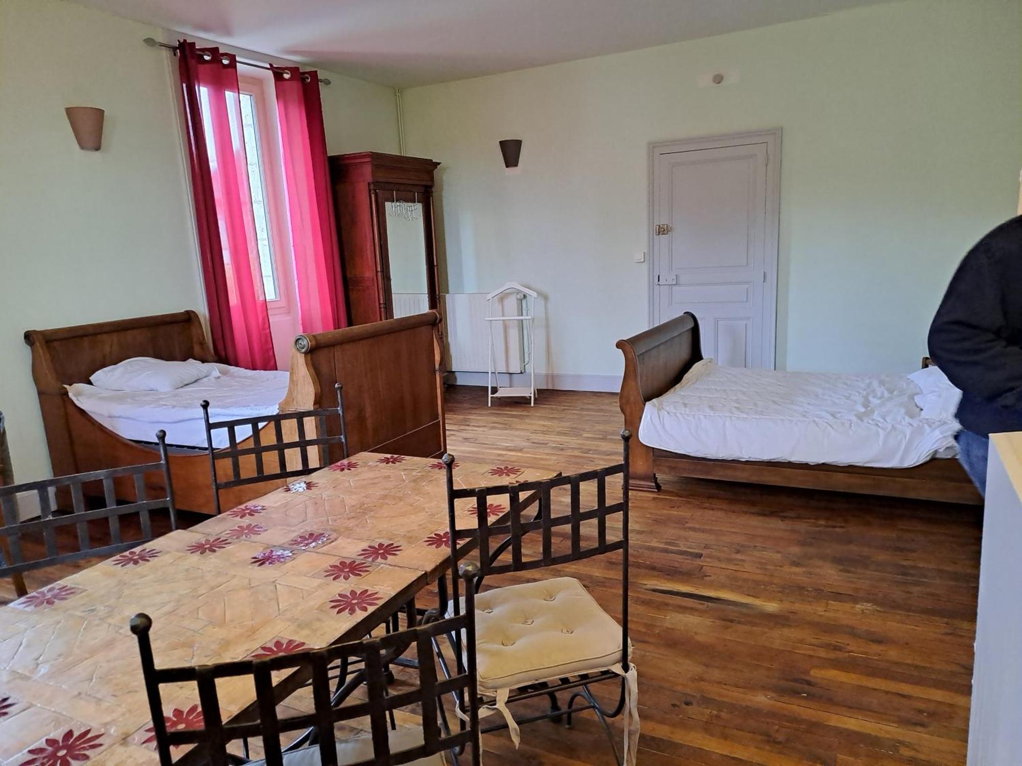 Les Chambres Du Cheval Blanc Allassac Exterior foto